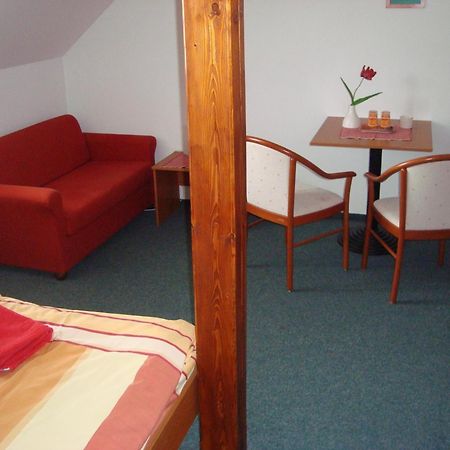 Hotel U Kapra Lázně Bělohrad Exteriör bild