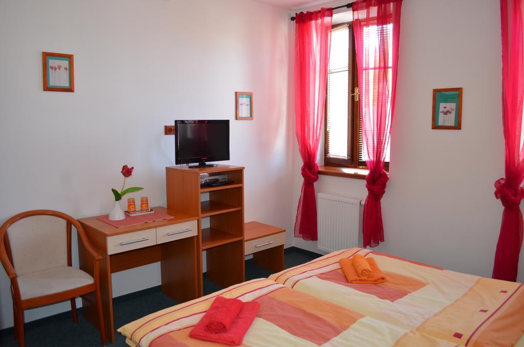 Hotel U Kapra Lázně Bělohrad Rum bild