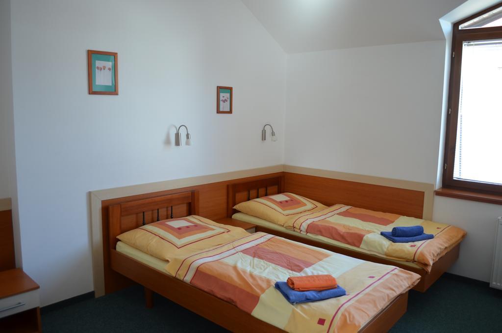 Hotel U Kapra Lázně Bělohrad Rum bild