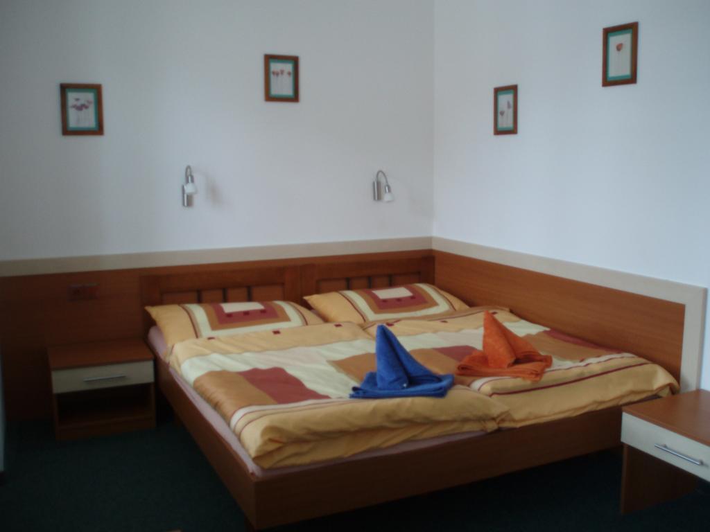 Hotel U Kapra Lázně Bělohrad Exteriör bild