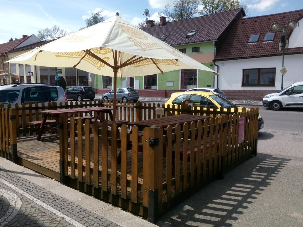 Hotel U Kapra Lázně Bělohrad Exteriör bild